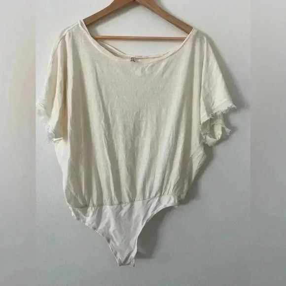 Free People Scoop Neck Frayed Hem Bodysuit Ivory size M - Picture 1 of 3